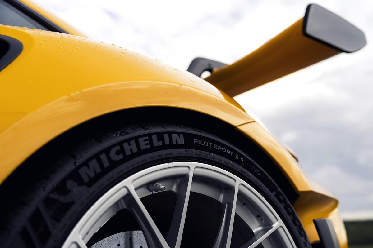 Porsche - Michelin Pilot Sport S 5 wet weather tire